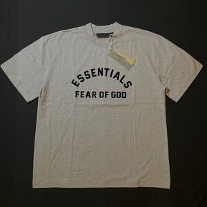 Gray essentials tee